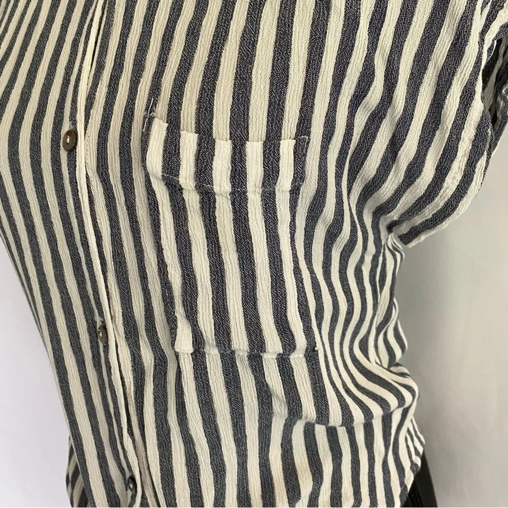 Lulu’s Large Blouse - Picture 3 of 7